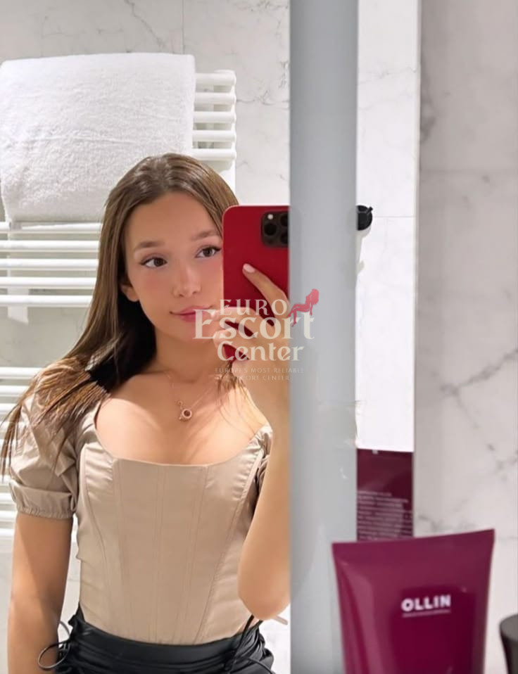 Alicia photo 8